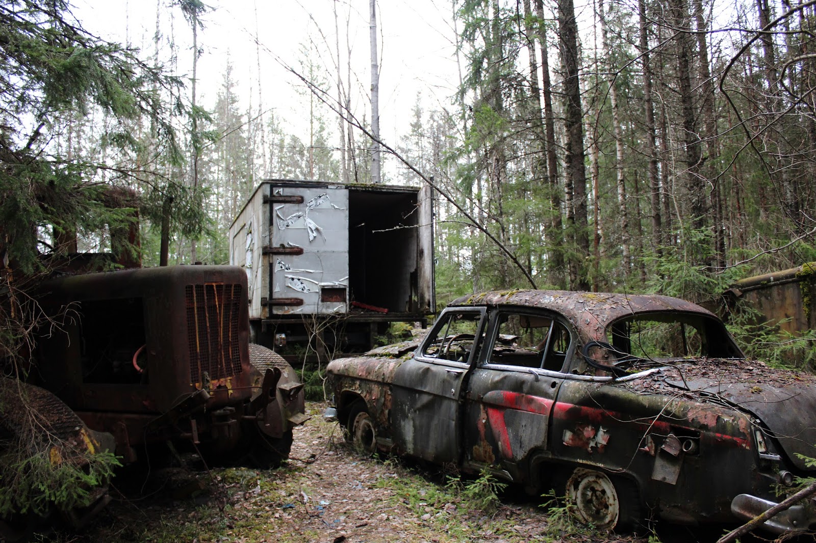Заброшенная машина в Великом Устюге